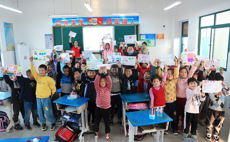 1720598668656 2021年11月5日,藍鴿志愿服務隊攜手安徽向日葵公益助學服務中心到大別山區開展公益助學活動(1)